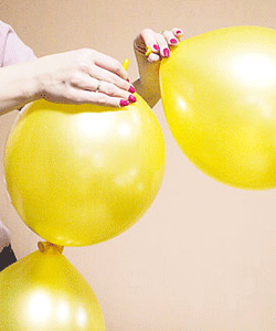 10 простых идей как оформить зал воздушными шарами